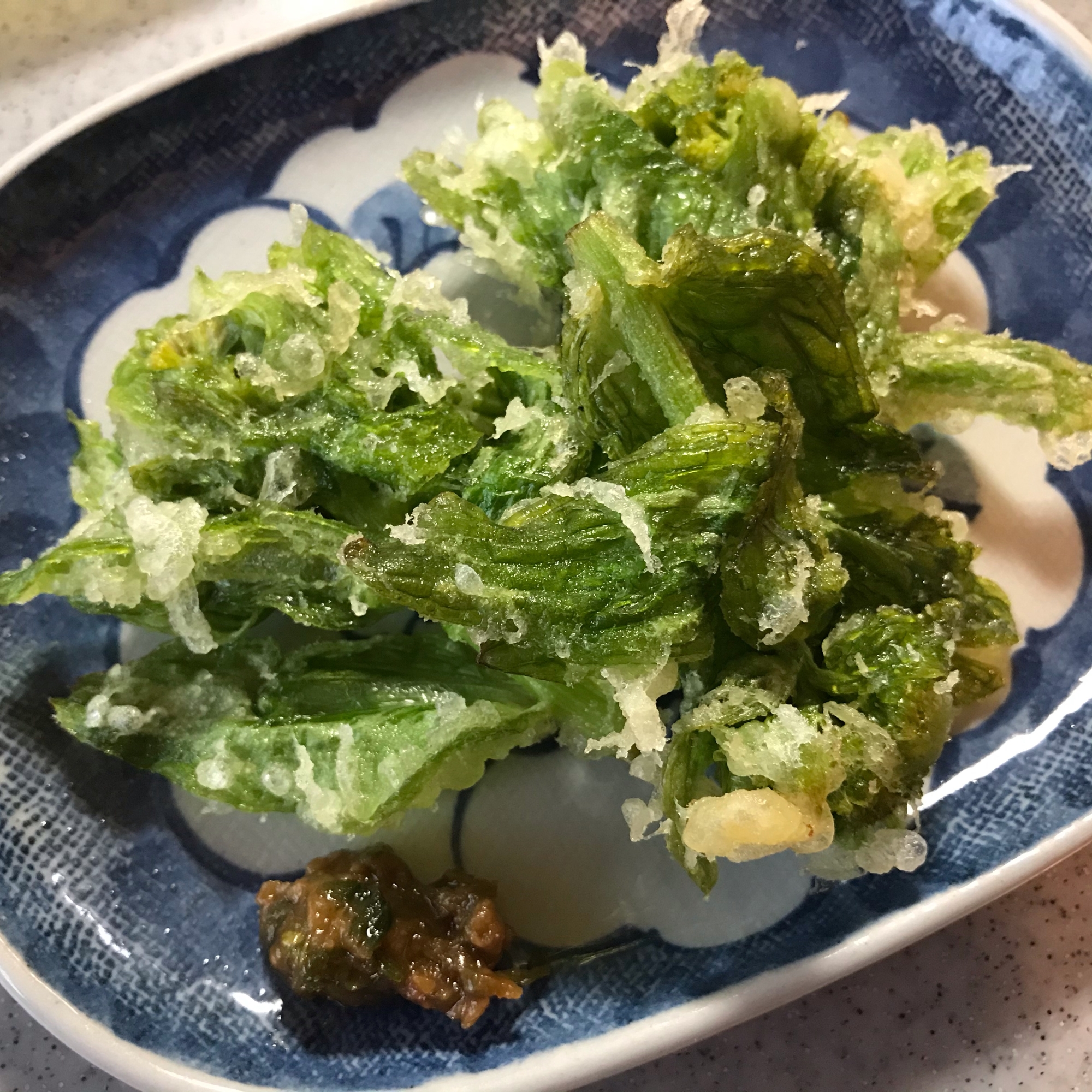 蕗の薹味噌と一緒に食べて欲しい♪蕗の薹の天ぷら