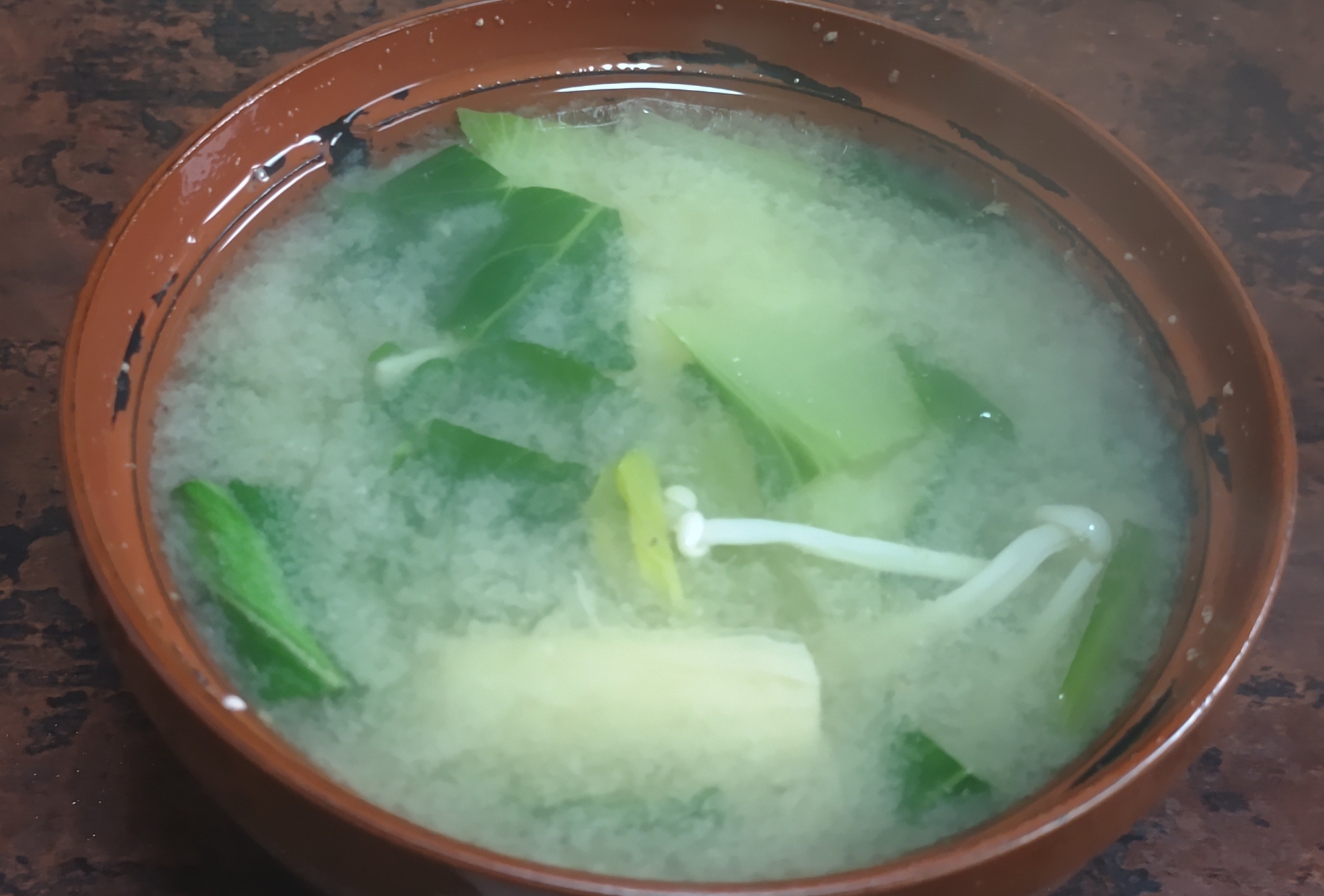 チンゲン菜と榎茸の味噌汁