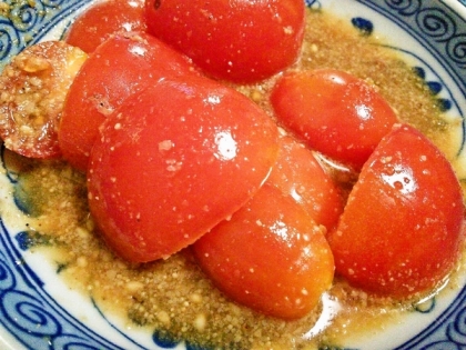 トマトを炒めると甘さも増してすごく美味しくジューシーで胡麻風味が美味しくて大満足(๑´ڡ`๑)ピリ辛が食欲をそそります！ごちそうさまでしたー！