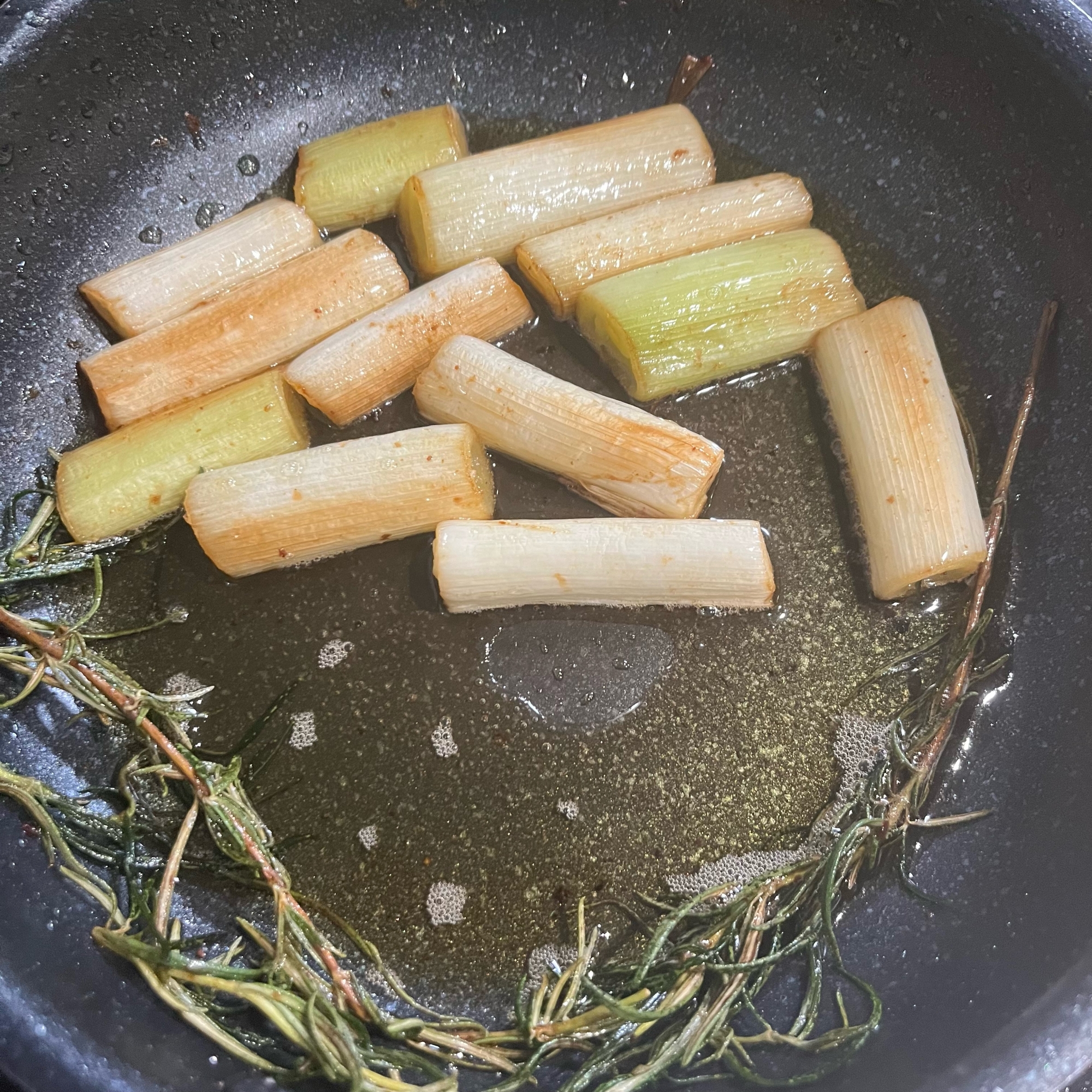 余ったオリーブオイルで！長ねぎのローズマリー焼き