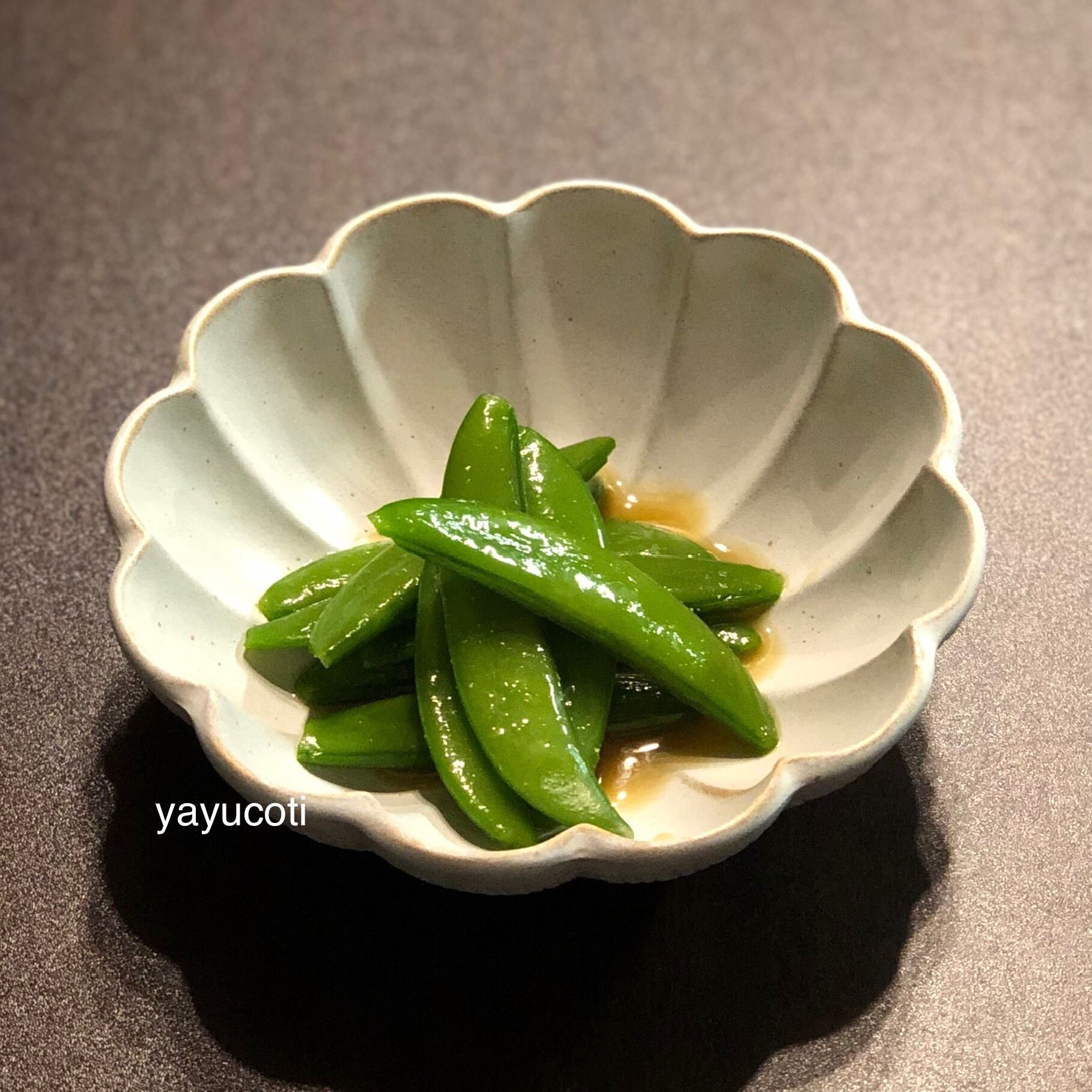 スナップえんどうの辛子麺つゆ和え