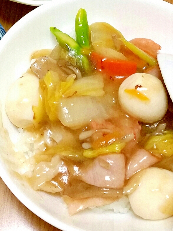 市販の八宝菜の素で!中華丼