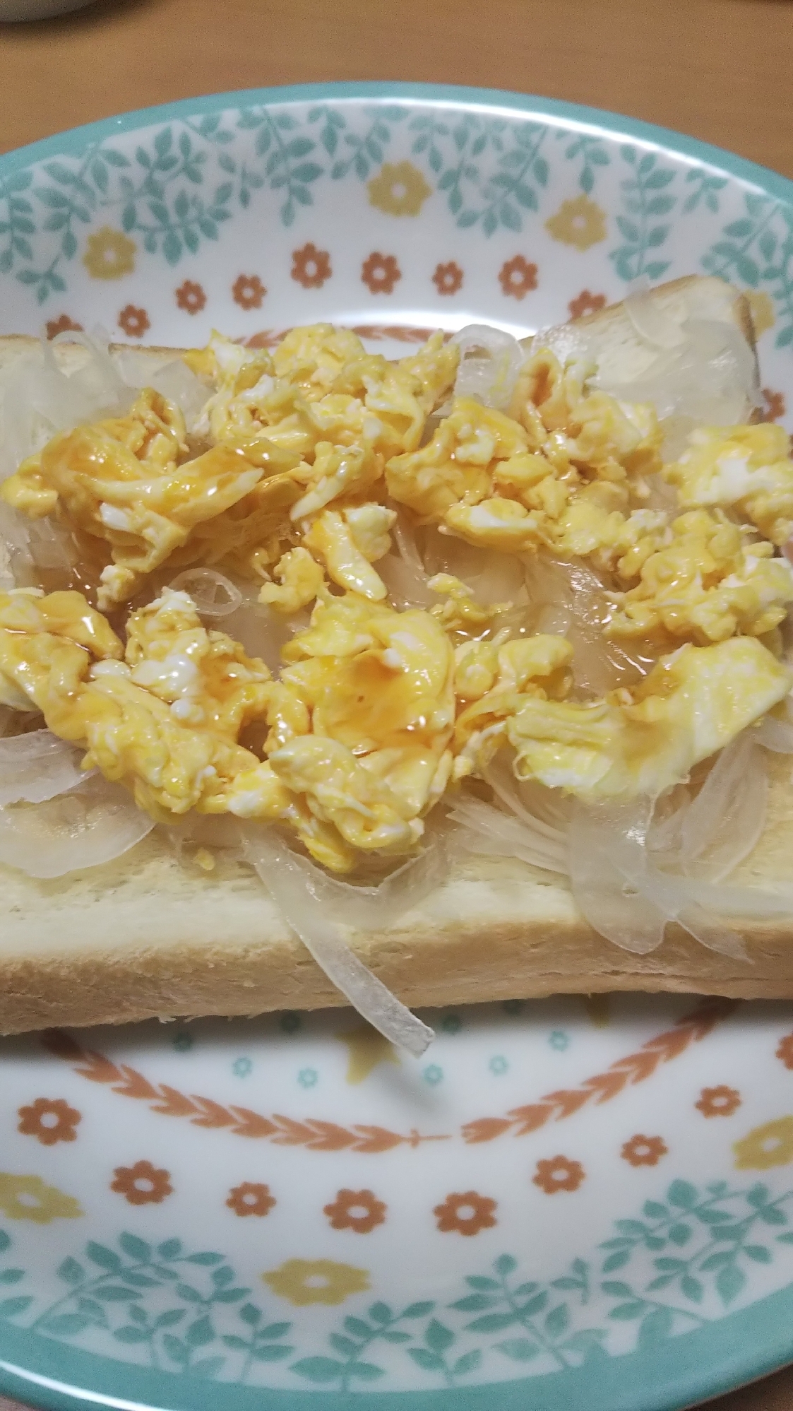 ふわふわ卵のトースト