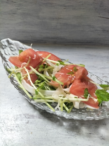 トマトと豆苗とキャベツの黒酢サラダ☆