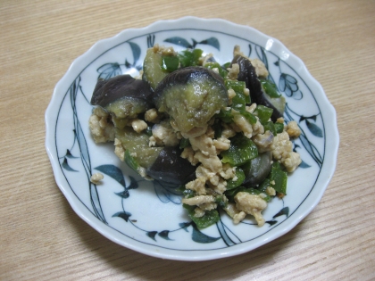 息子が初めて茄子を食べてくれました！感激です。とってもご飯が進みます。旦那はおいしいとご飯にのせて食べていました。ごちそうさまでした。