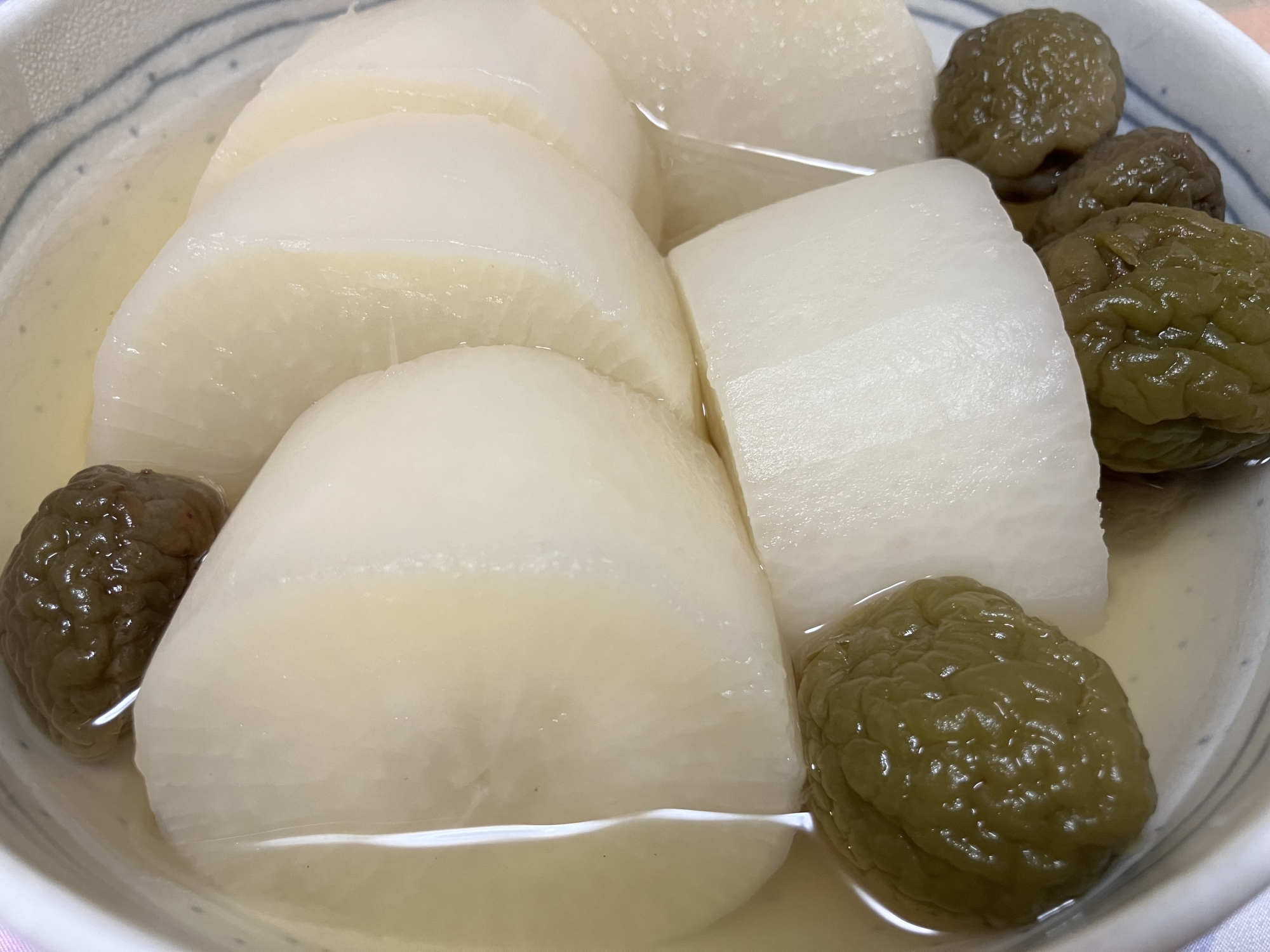 梅シロップの梅で大根の煮物