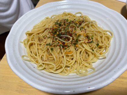 お酒にも合う、簡単具なしのガーリックスパゲティ