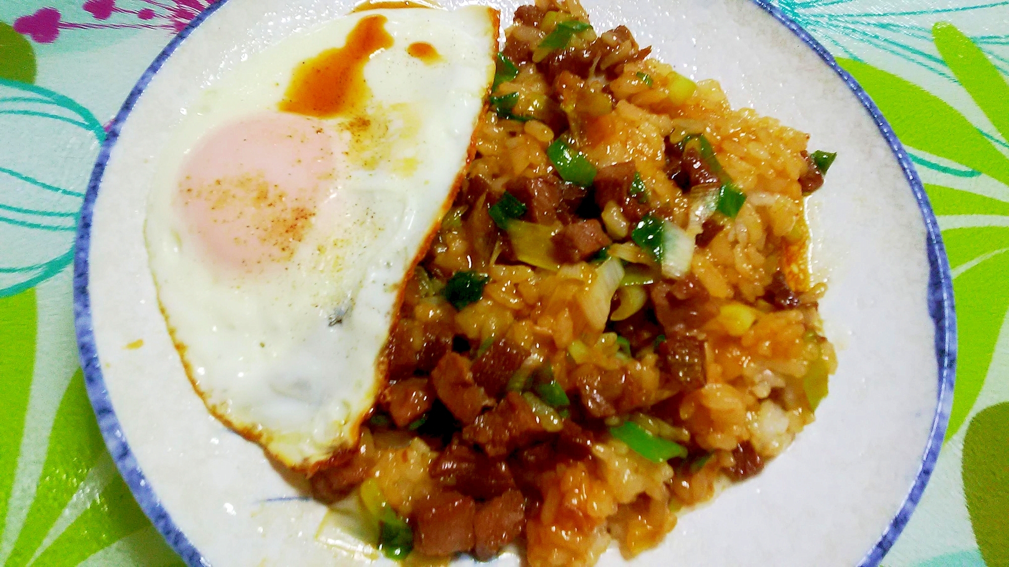 牛肉とねぎの焼き飯 目玉焼き乗せ