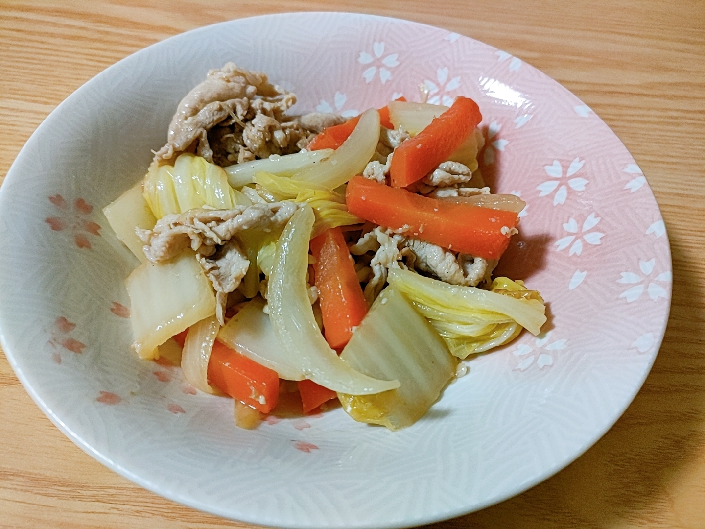 野菜たっぷり☆豚肉と白菜人参玉ねぎの塩麹炒め