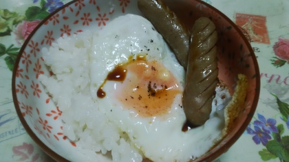 目玉焼きウインナー丼