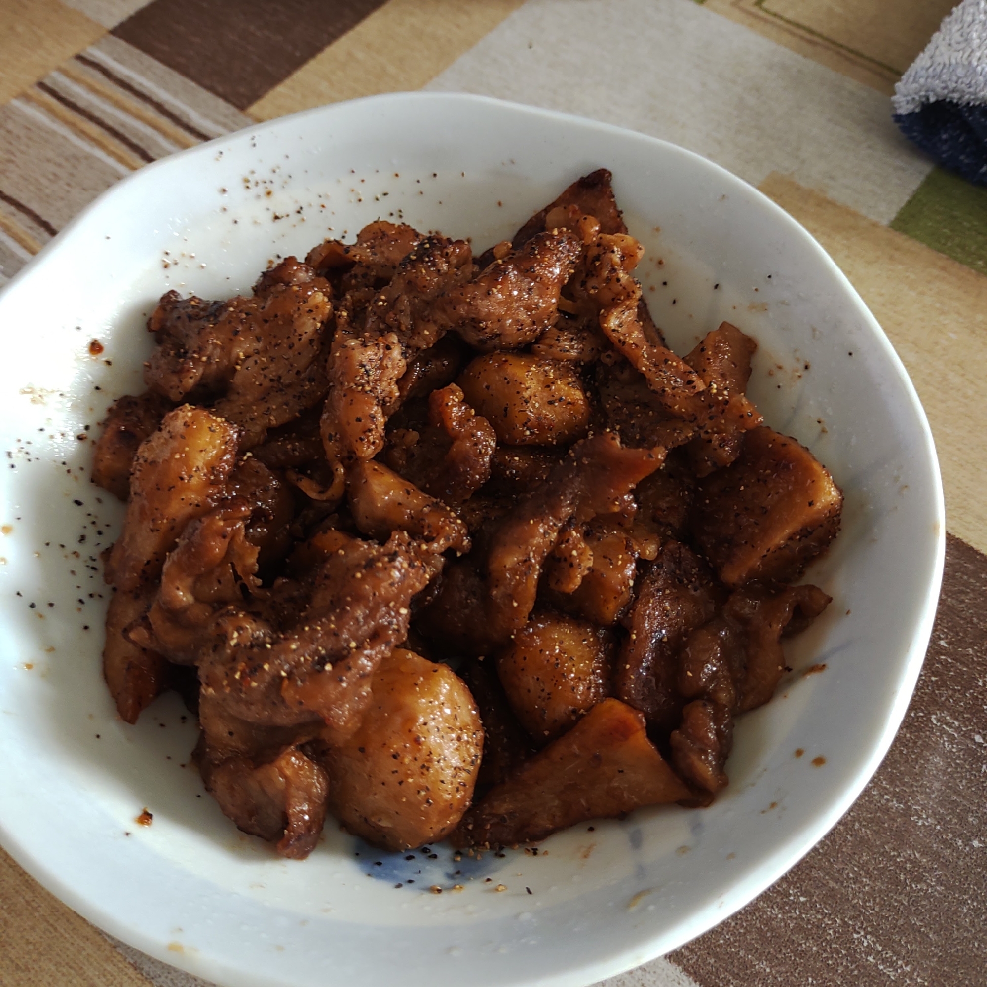 里芋と豚肉のこしょう焼き