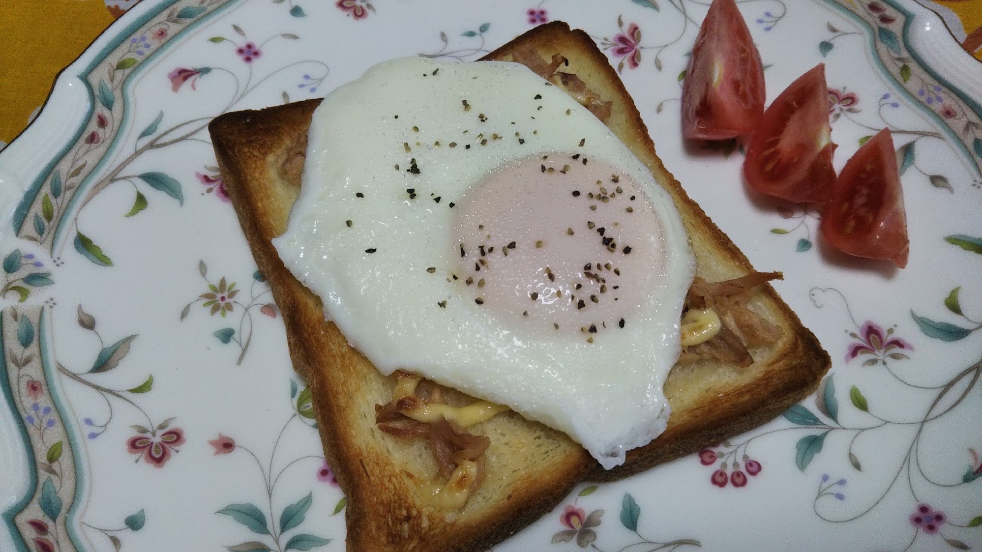 ツナマヨと目玉焼きのトースト☆