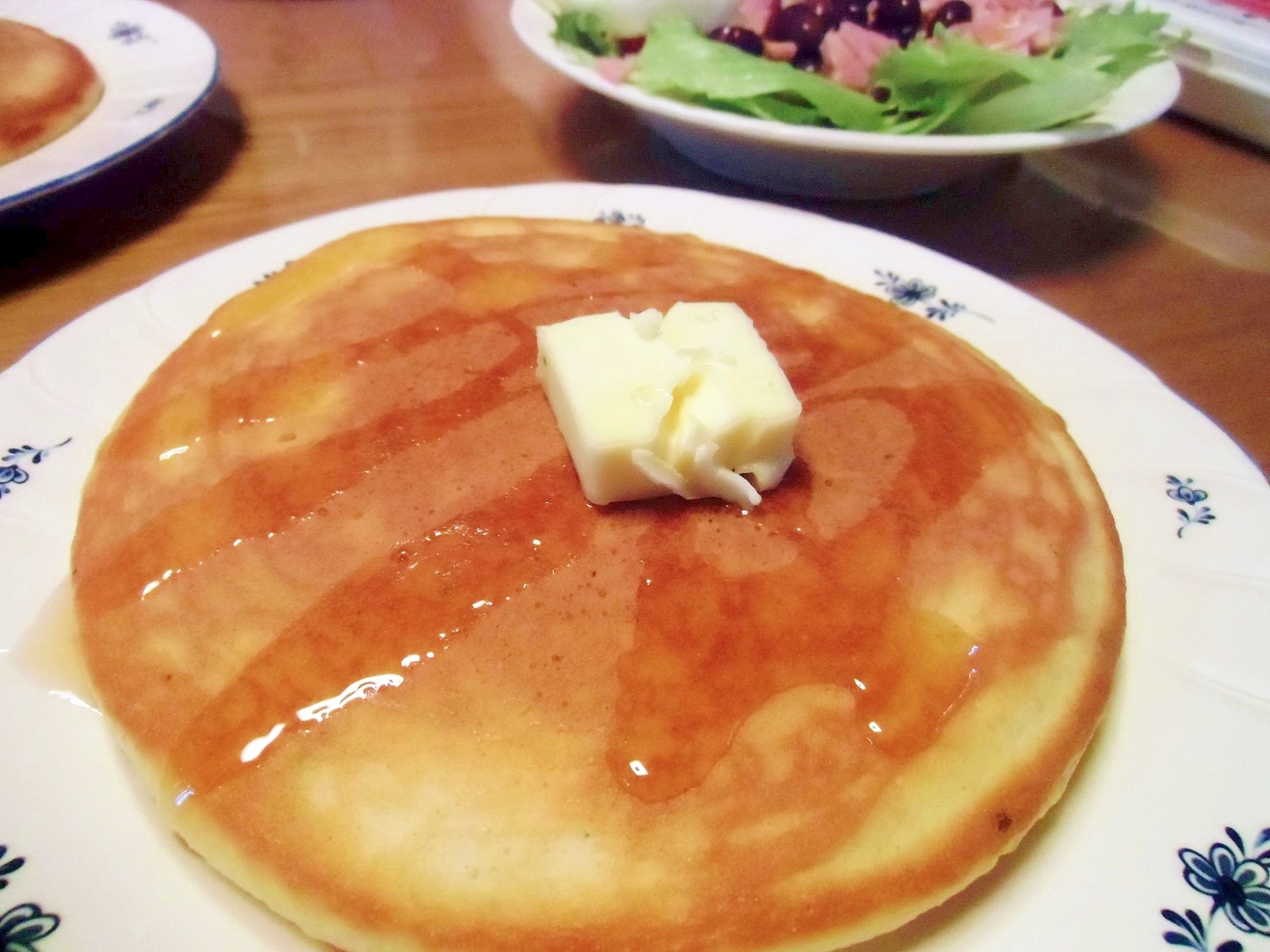 タルタルソース入り卵たっぷりのパンケーキ