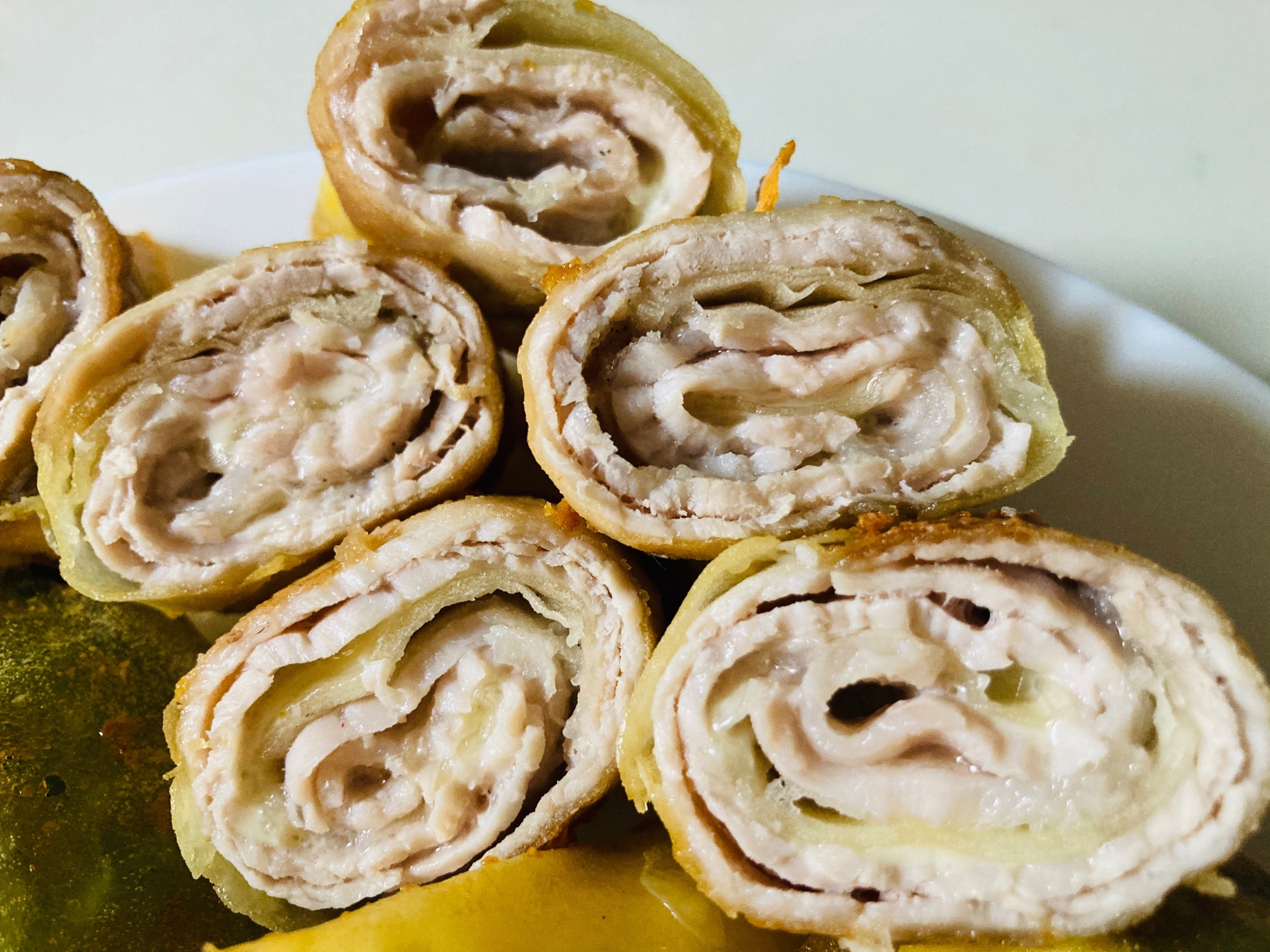 巻くだけ!豚ロースチーズ春巻き