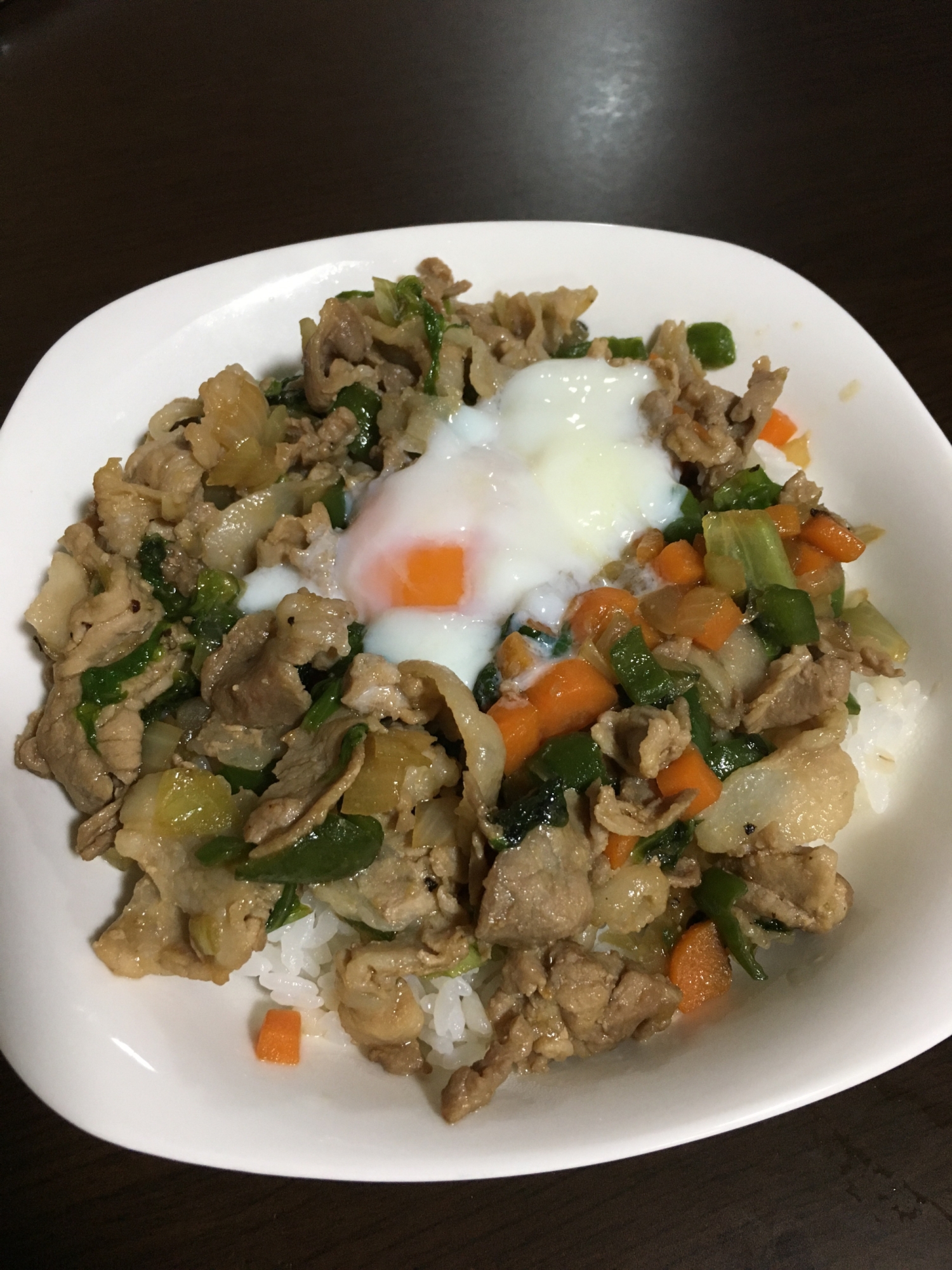 ピリ辛 豚丼 温玉乗せ