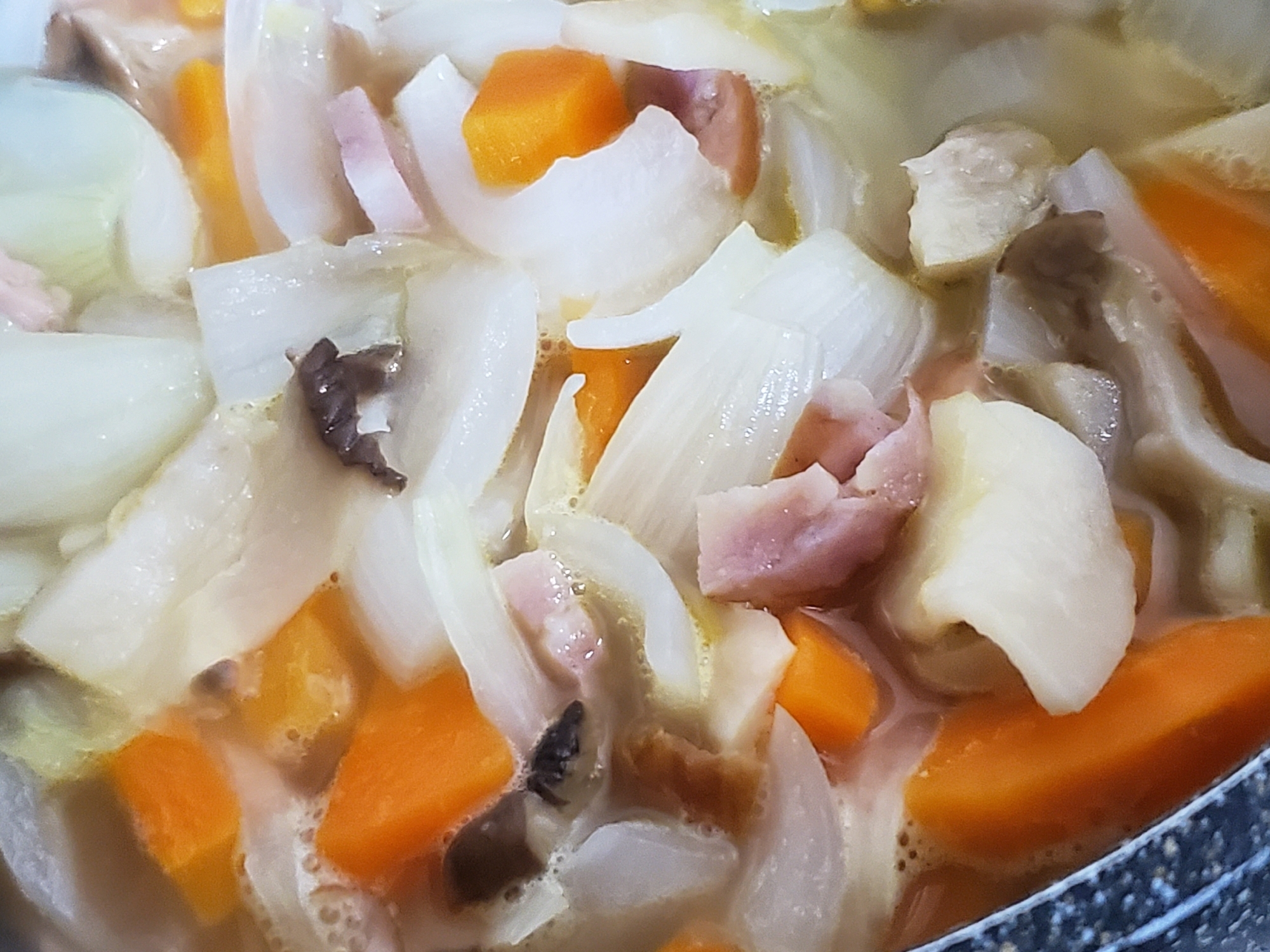 ボロニアソーセージの野菜スープ
