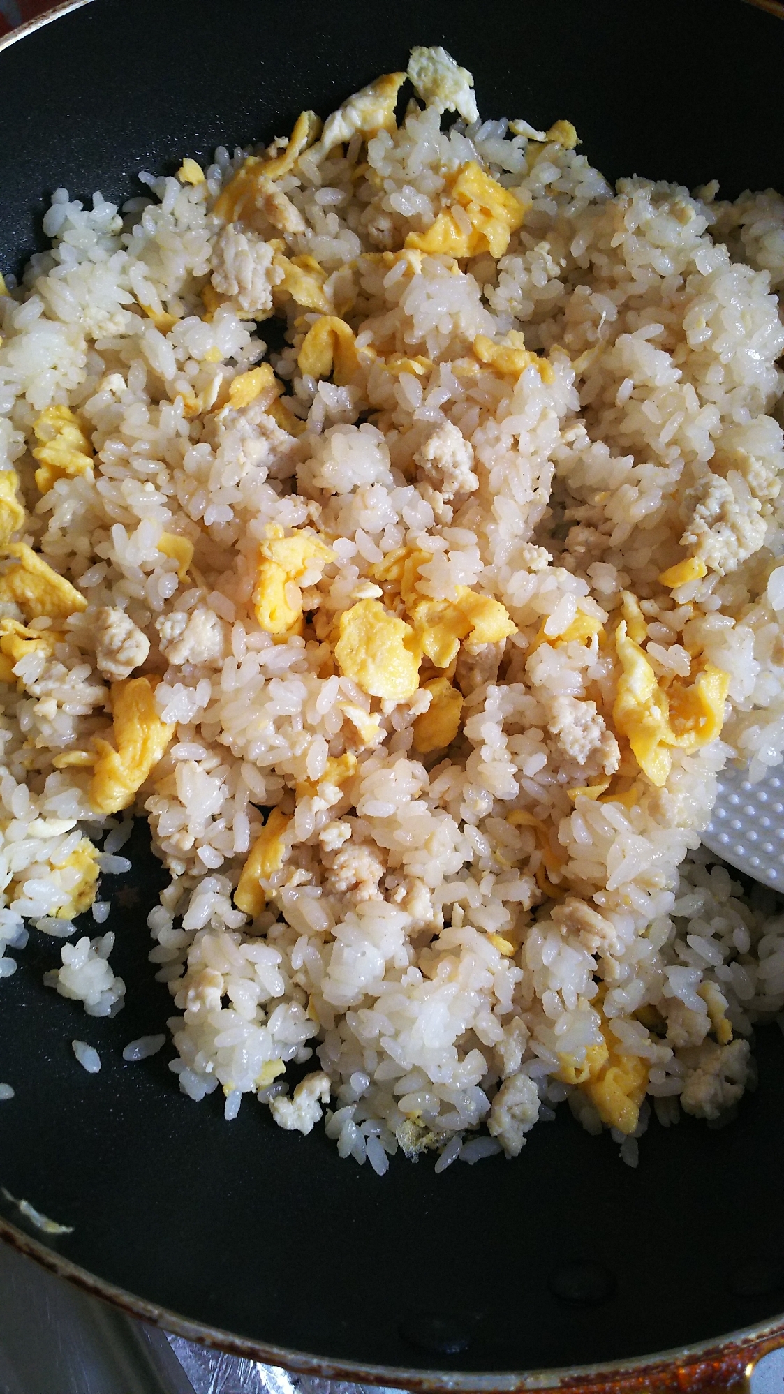 鶏ミンチと炒り卵のチャーハン