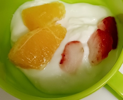 いちごとみかんのヨーグルト