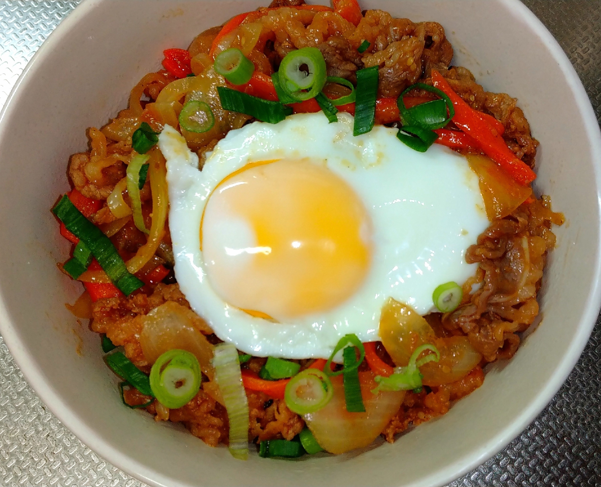 大好評★目玉焼きのせプルコギ丼