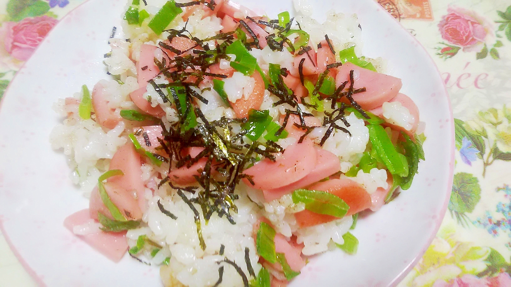 魚肉ソーセージとねぎ、のりの焼き飯