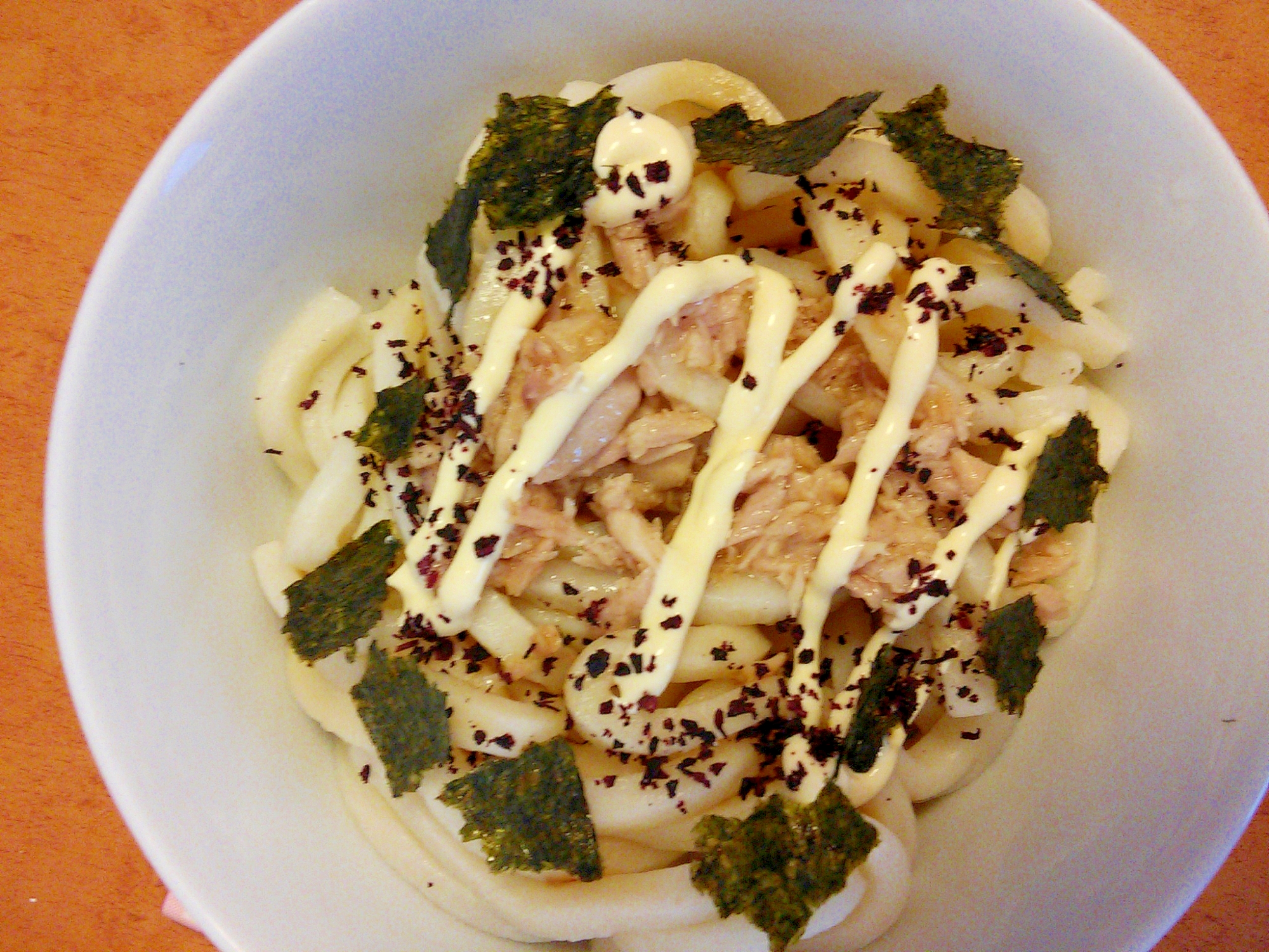 簡単☆ゆかりと味付け海苔のツナマヨネーズうどん