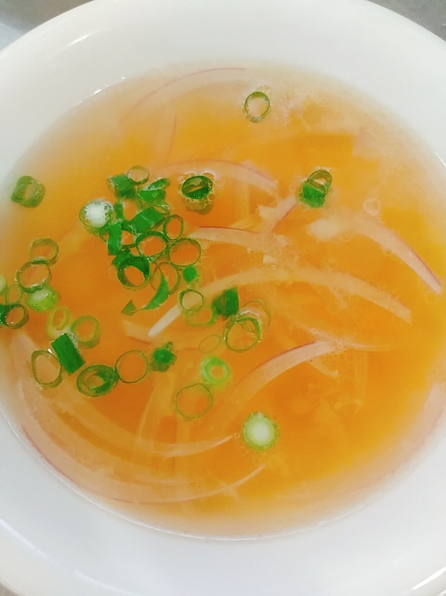 生姜香る☆赤玉葱と小ネギの中華スープ