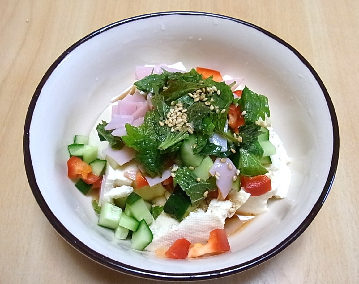 彩り野菜の豆腐サラダ