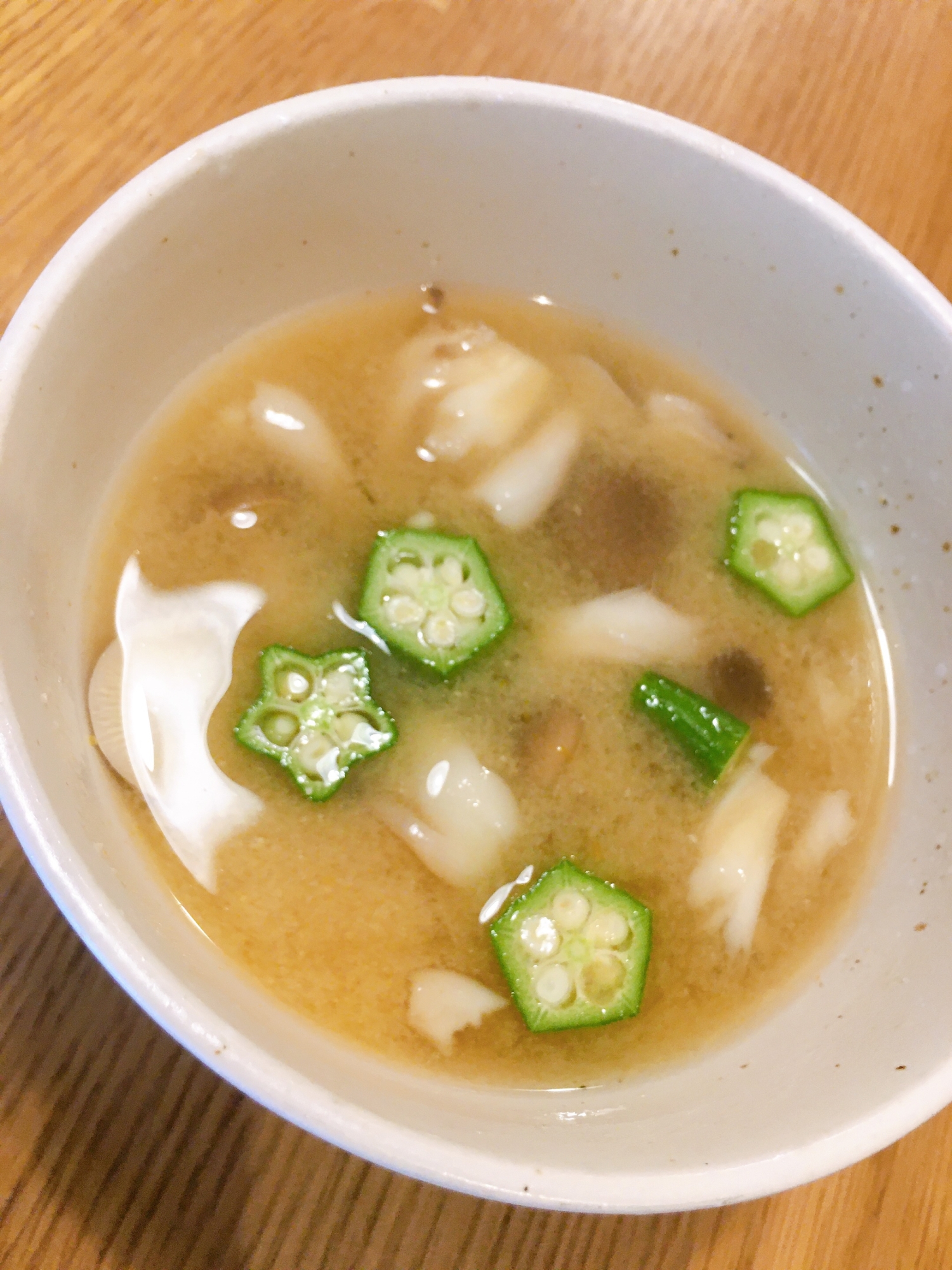 簡単オクラとキノコの味噌汁