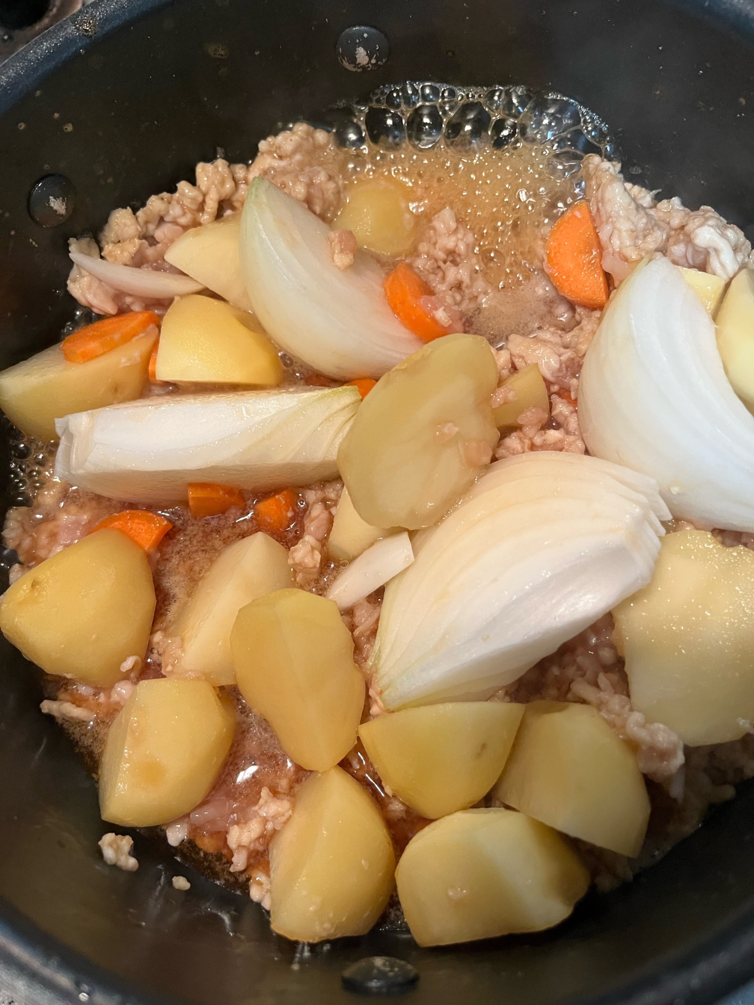 鶏ひき肉で肉じゃが