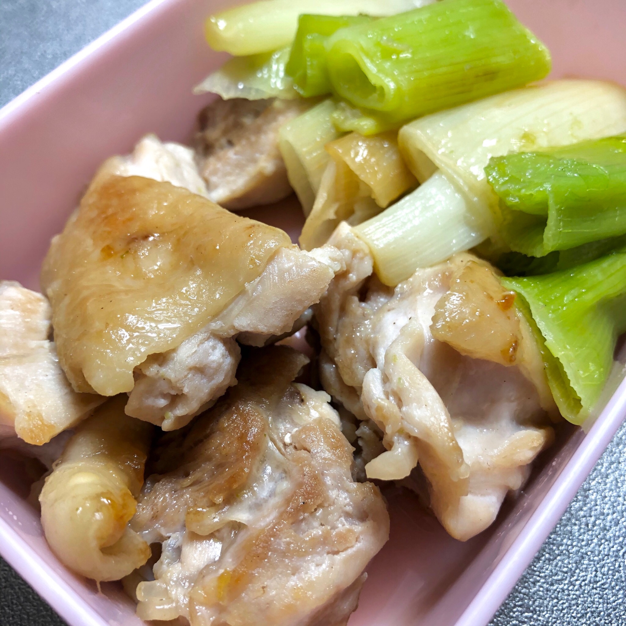 刺さない焼き鳥！鶏モモ肉と長ねぎでネギマ風