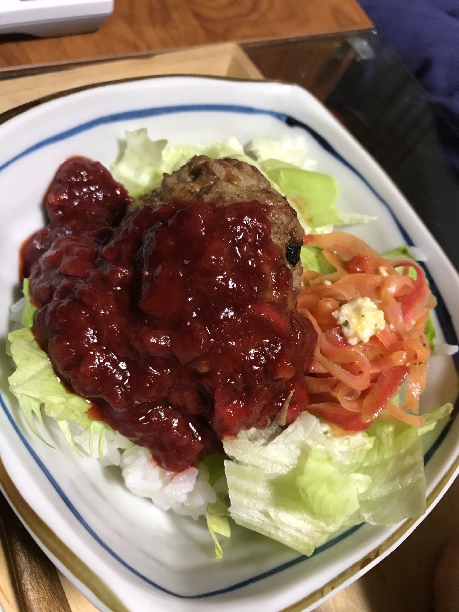 ハンバーグしりしり丼