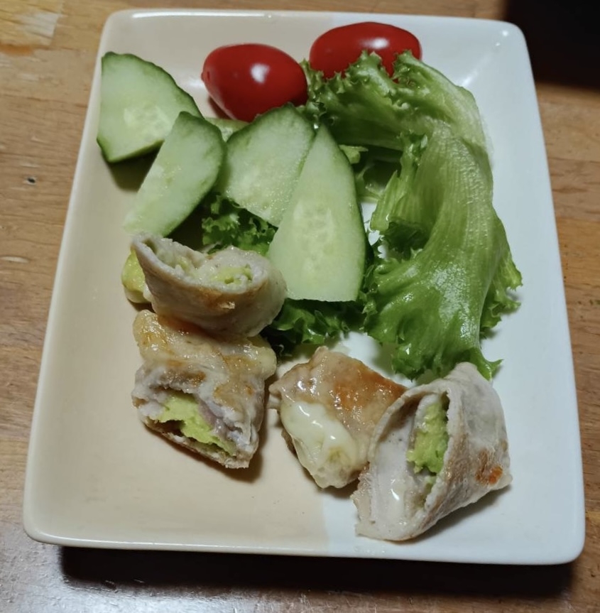 アボガドの国産チーズ肉巻き