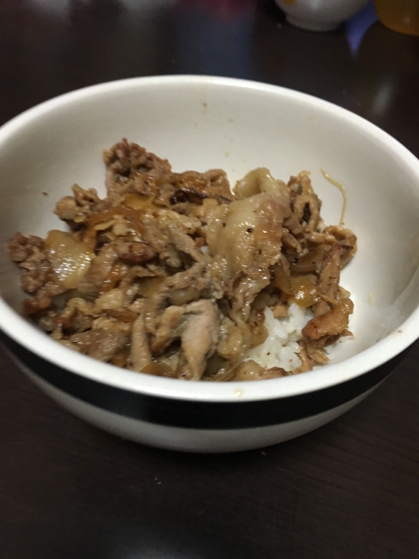 豚の薄切りと玉ねぎがあれば簡単がっつり豚丼！