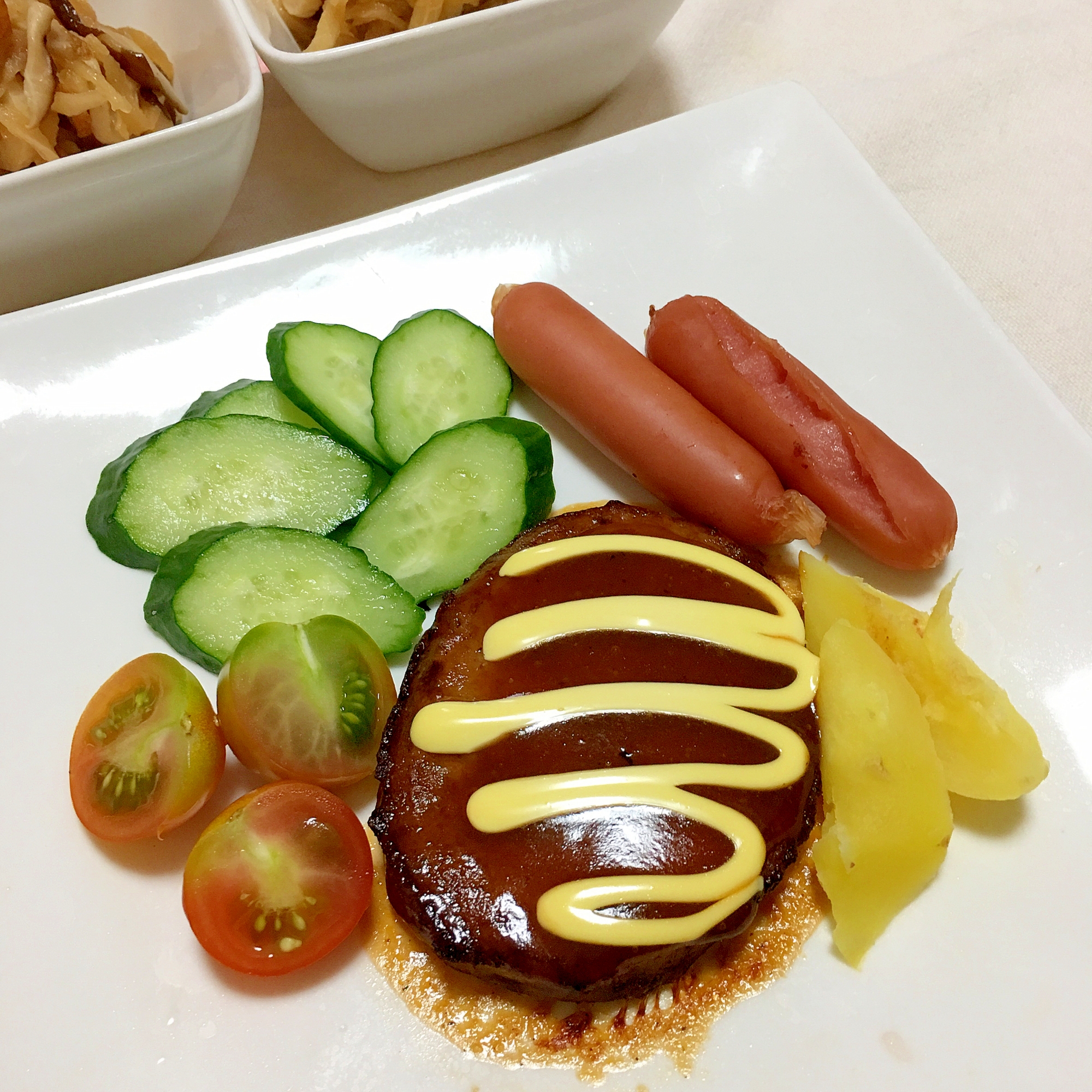 ウインナーとチキンハンバーグプレート♡