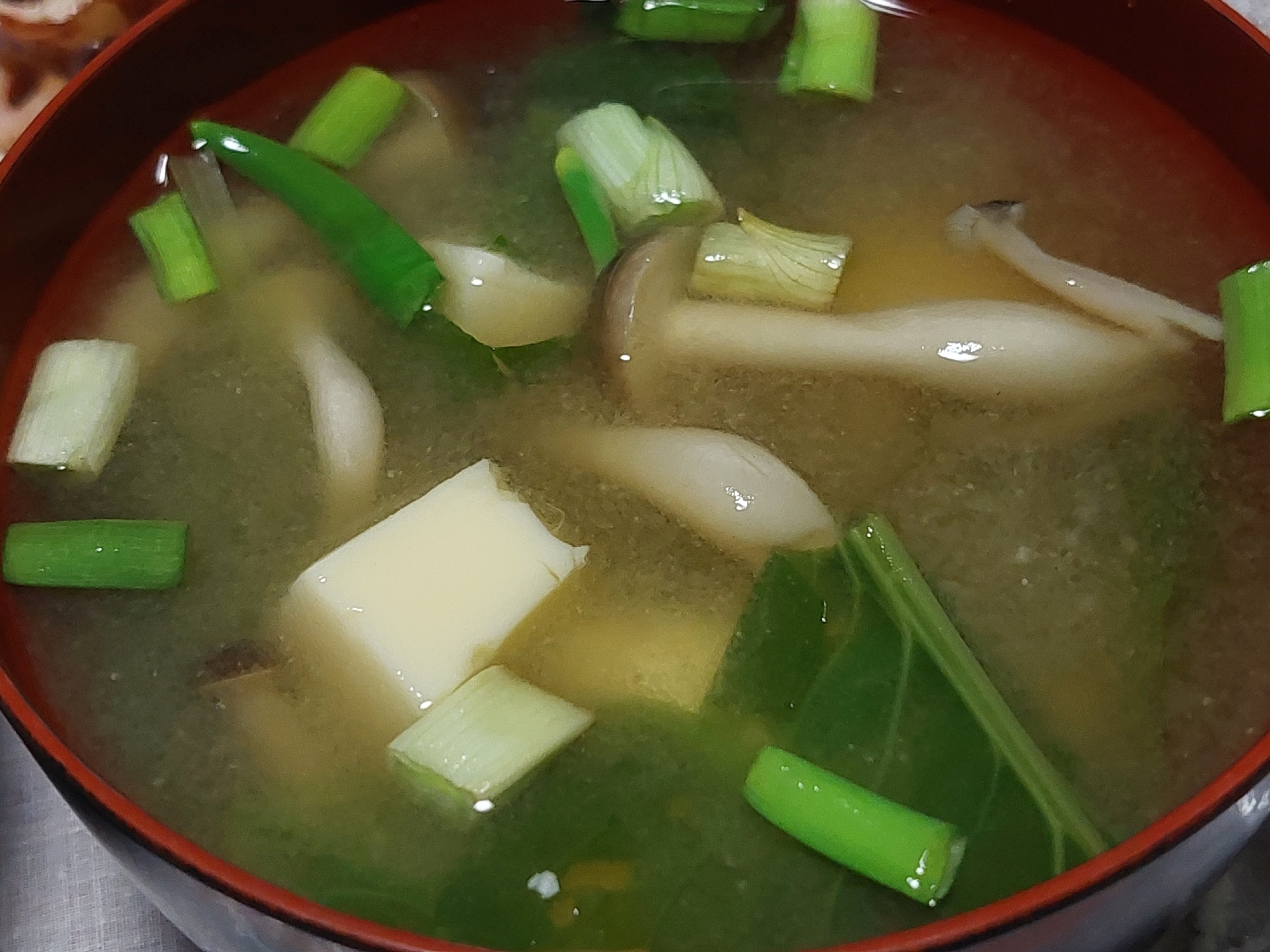 残り野菜と玉子豆腐のお味噌汁