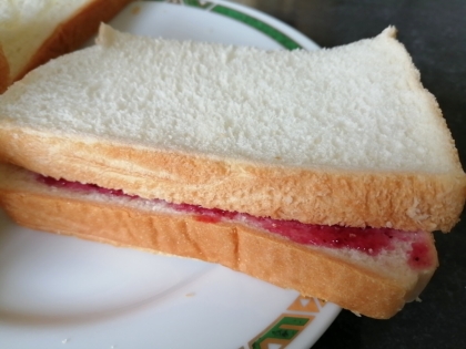 いちごチョコとマシュマロのサンド