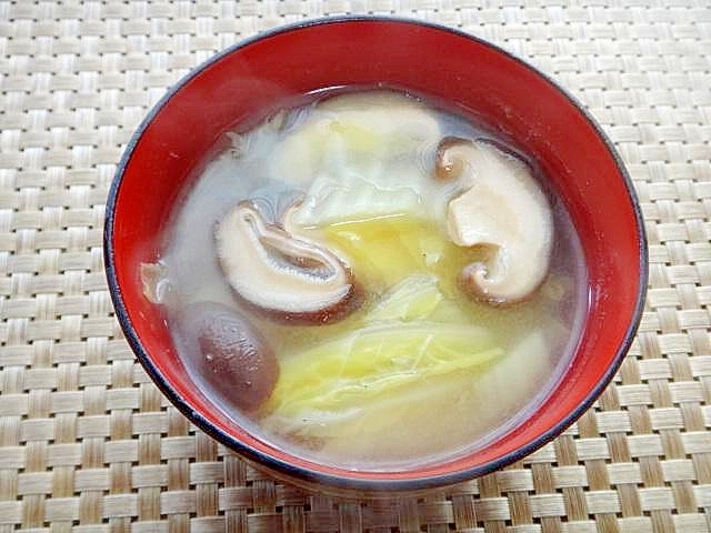 白菜と椎茸の味噌汁