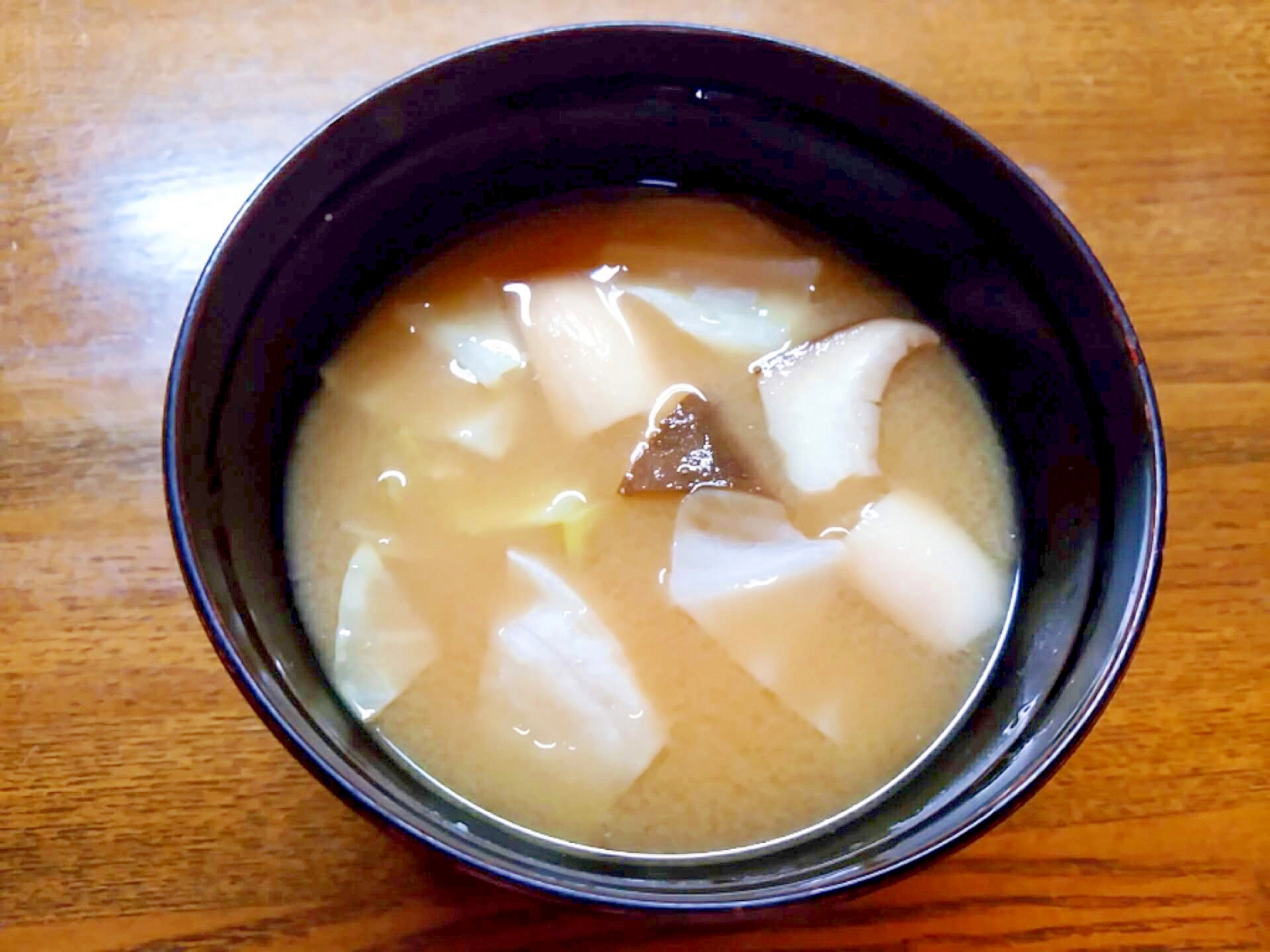 エリンギと豆腐とキャベツの味噌汁