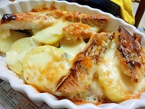 簡単★鮭とポテトのマヨネーズチーズ焼き