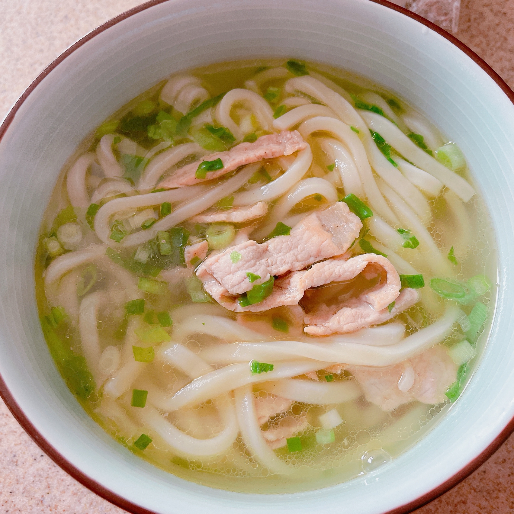 娘に大好評✨鶏ガラスープのネギうどん