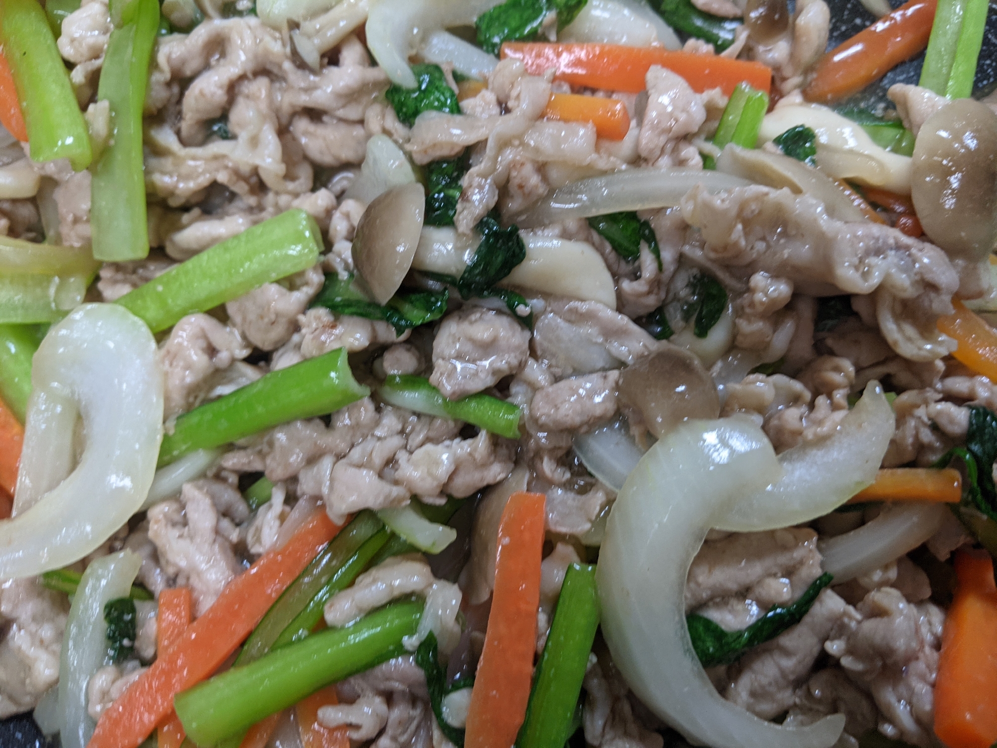 豚肉小松菜人参しめじ玉ねぎの中華炒め レシピ 作り方 By Chun 楽天レシピ