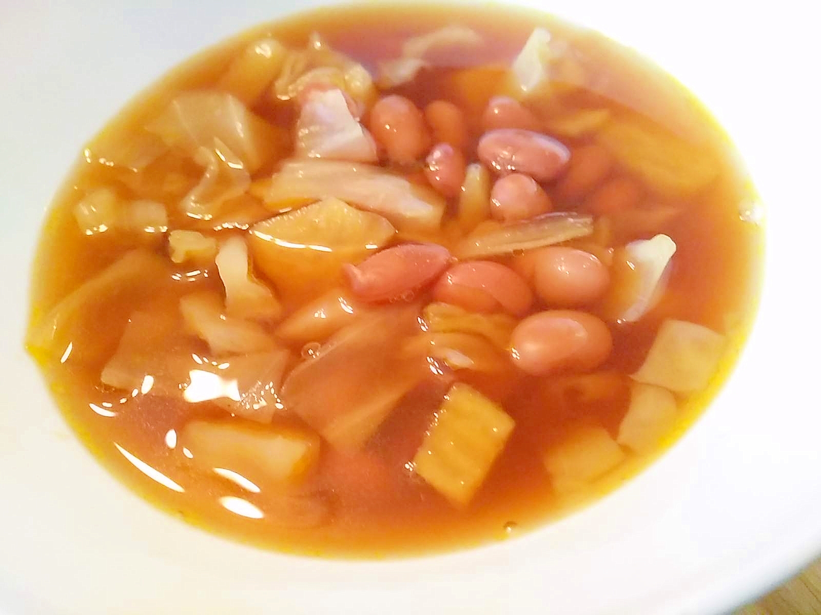 キャベツとさつまいもとピント豆のスープ