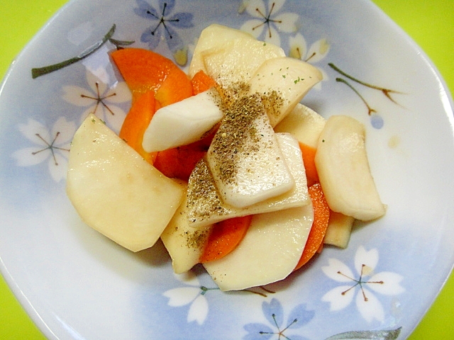 カブと人参の麺つゆ漬け