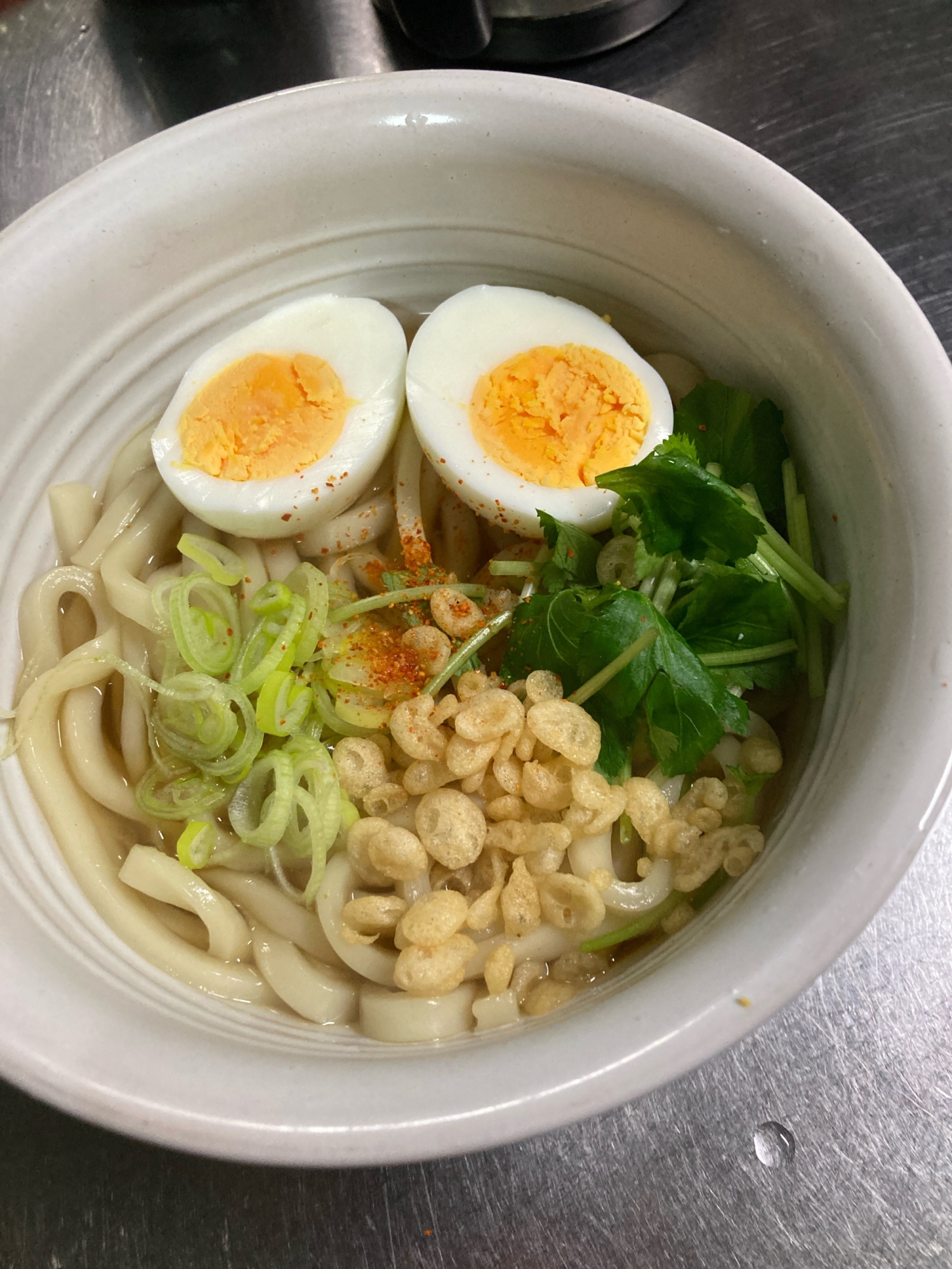 卵、三つ葉、揚げ玉のうどん