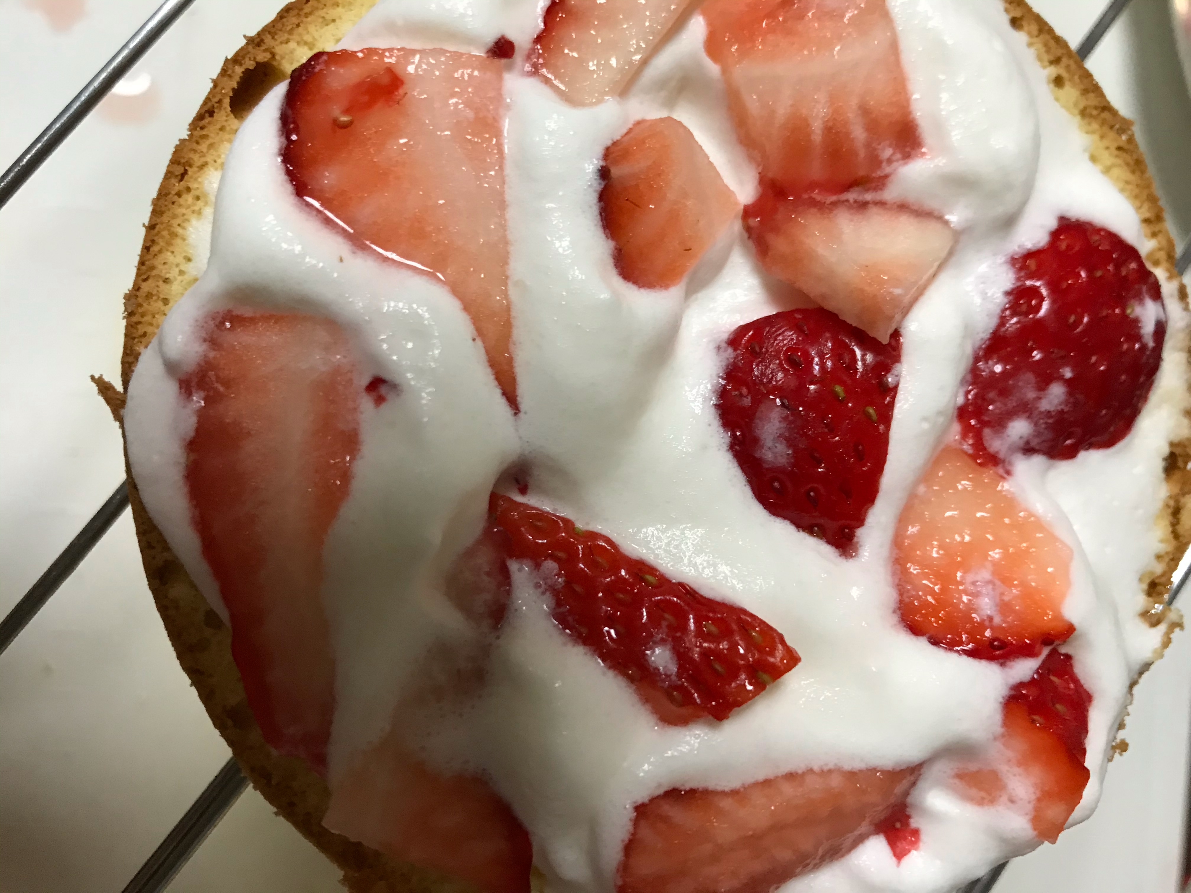 イチゴのデコレーションケーキ 小さいサイズ レシピ 作り方 By 水玉模様 楽天レシピ