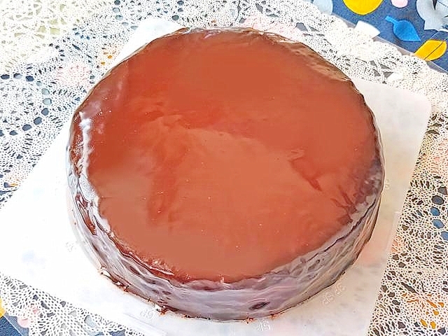 つやつや!グラサージュショコラのザッハトルテ♪