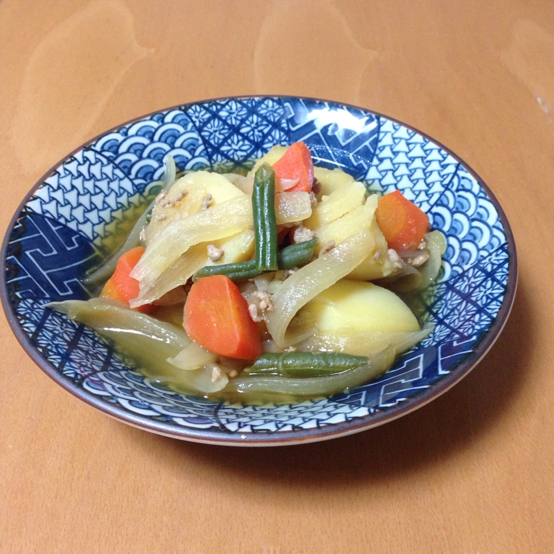 鶏そぼろ肉じゃが♪