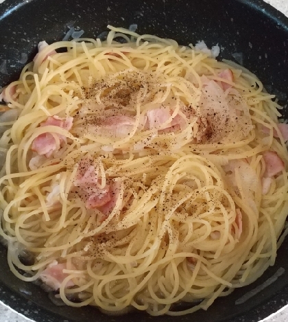 ランチにささっと食べたくて作らせて頂きました♪簡単に美味しく出来ました!!パセリが無かったので黒胡椒を多めに振りかけました♥️ピリッとして夏に合いますね♫♪