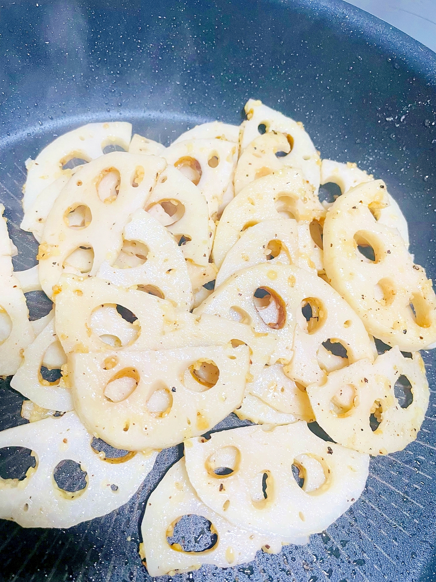 レンコンの黒胡椒炒め