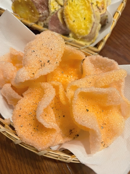 今日のおつまみ！！揚げるえびせんべい！！